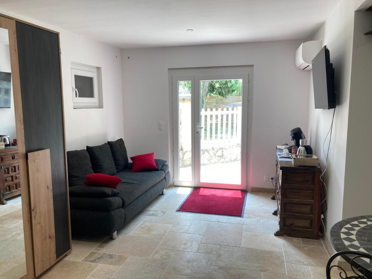 Le Studio D Aurelie Avec Spa Ete En Pleine Campagne Et Proche De Toute Commodite Roquemaure  Extérieur photo