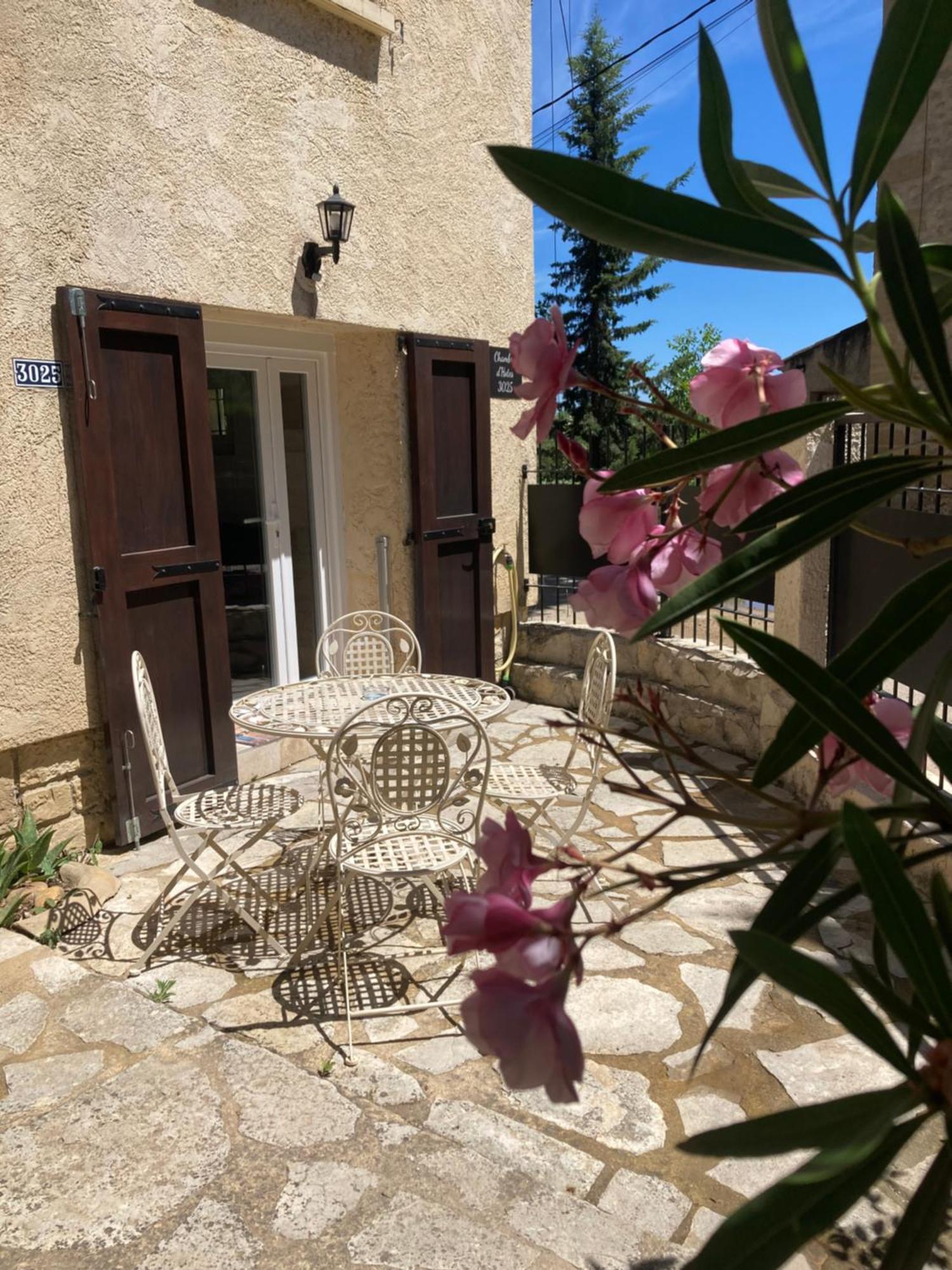 Le Studio D Aurelie Avec Spa Ete En Pleine Campagne Et Proche De Toute Commodite Roquemaure  Extérieur photo