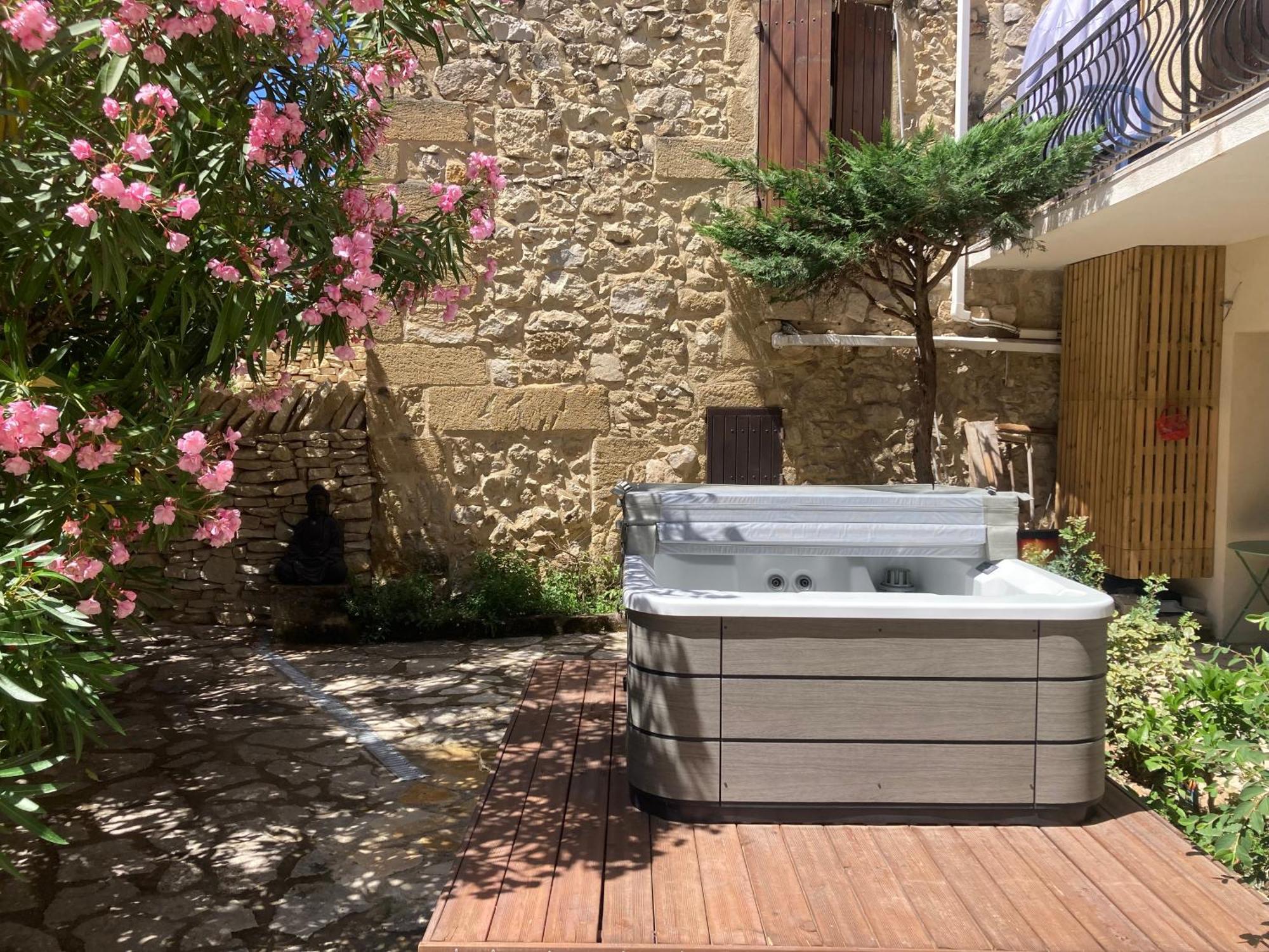 Le Studio D Aurelie Avec Spa Ete En Pleine Campagne Et Proche De Toute Commodite Roquemaure  Extérieur photo